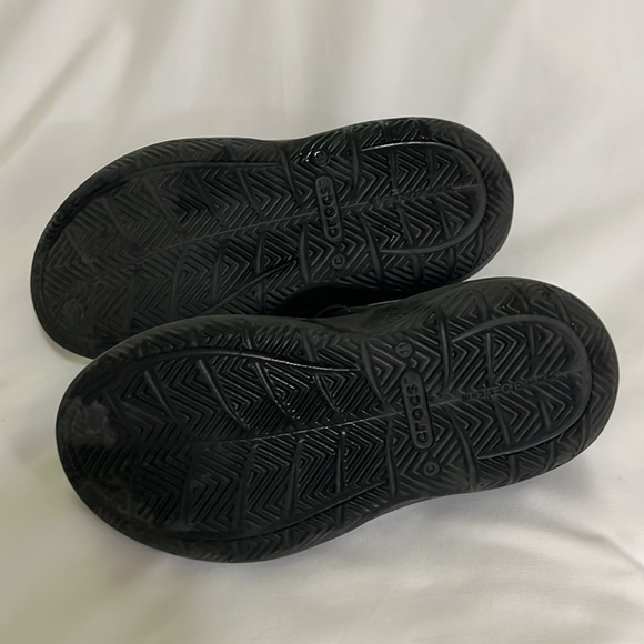 🐊 Crocs Black Adjustable Strap Toddler Sandals - Picture 4 of 4